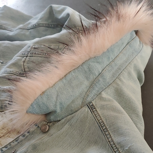 AMERICAN EAGLE faux fur lined Jean jacket - Picture 11 of 11
